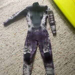 Kassia wetsuit size 6